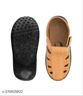 Synthetic leather closed-toe unisex sandals for kids, ideal for ages 6-7 years. Comfortable footwear in solid color